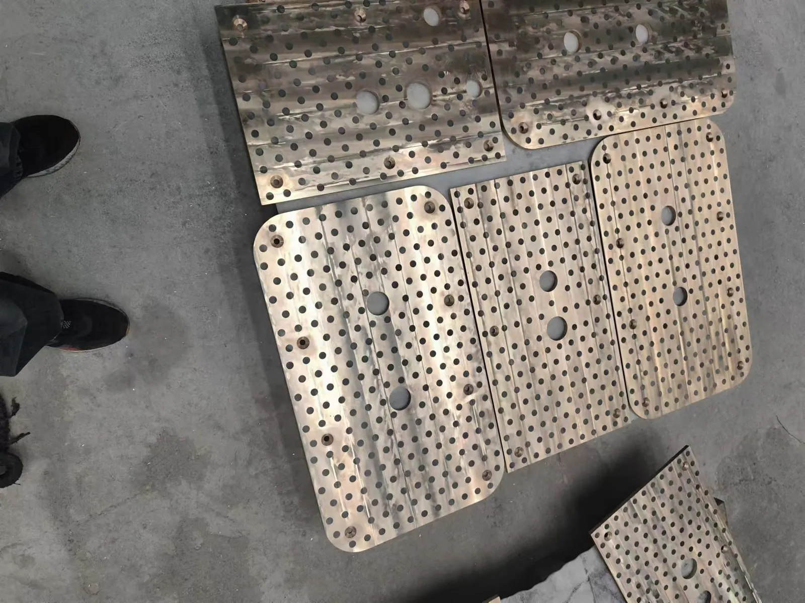 Copper alloy wear plate casting